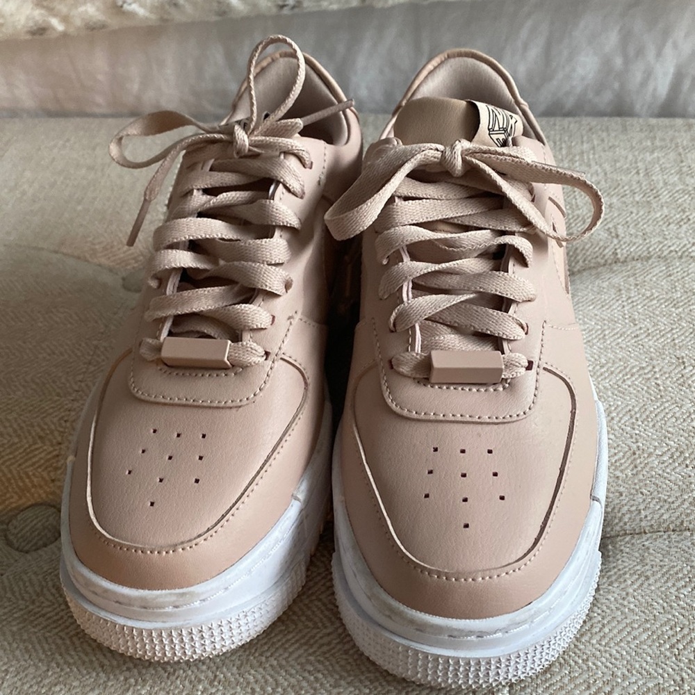 Woman’s Air Force 1